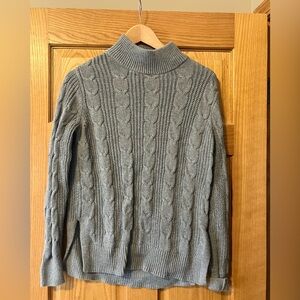 Banana Republic gray cable knit pattern women’s xsmall sweater. L